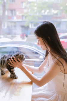 正常女的下面扒开会有小须须吗
